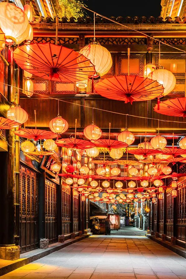 想来想去，只有成都