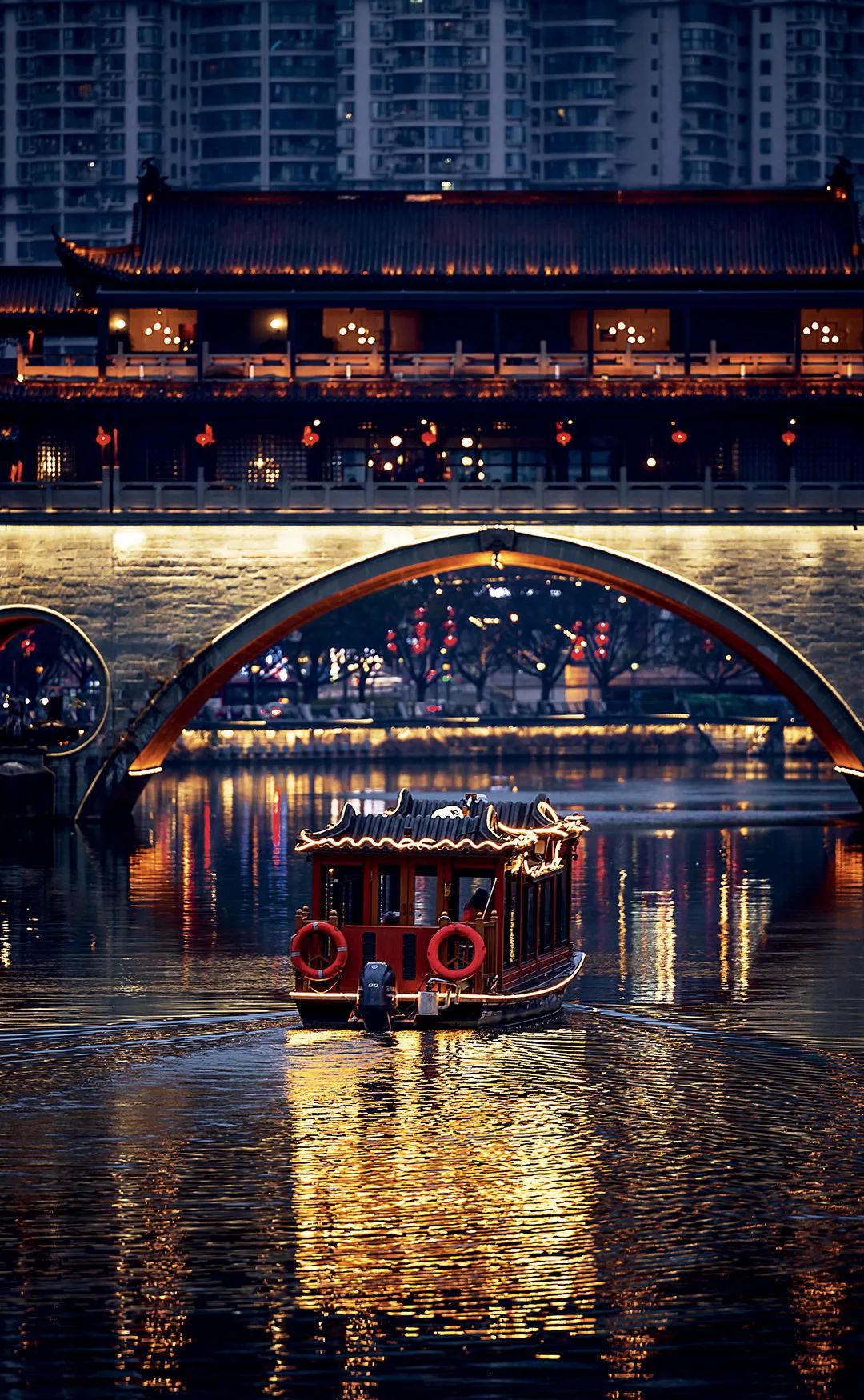 想来想去，只有成都