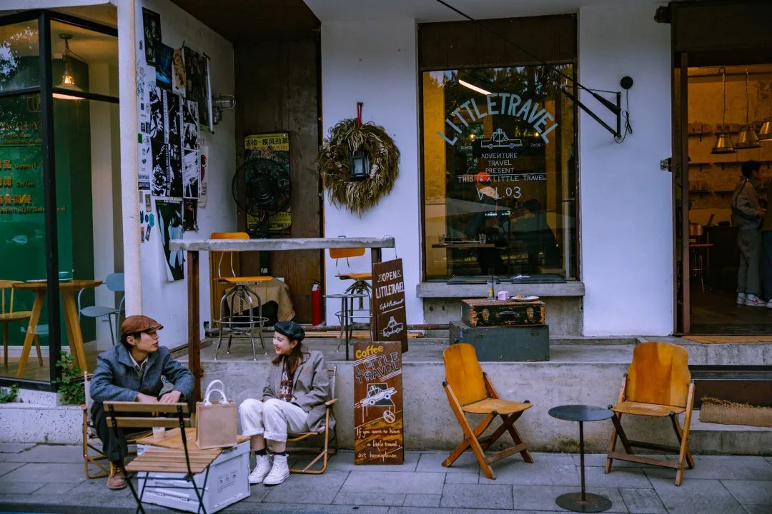 想来想去，只有成都