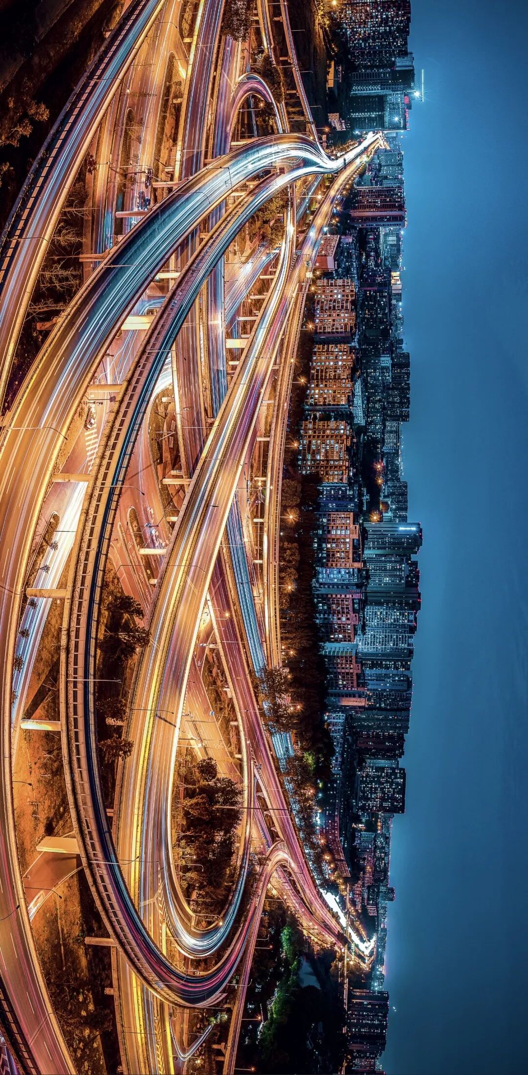 想来想去，只有成都