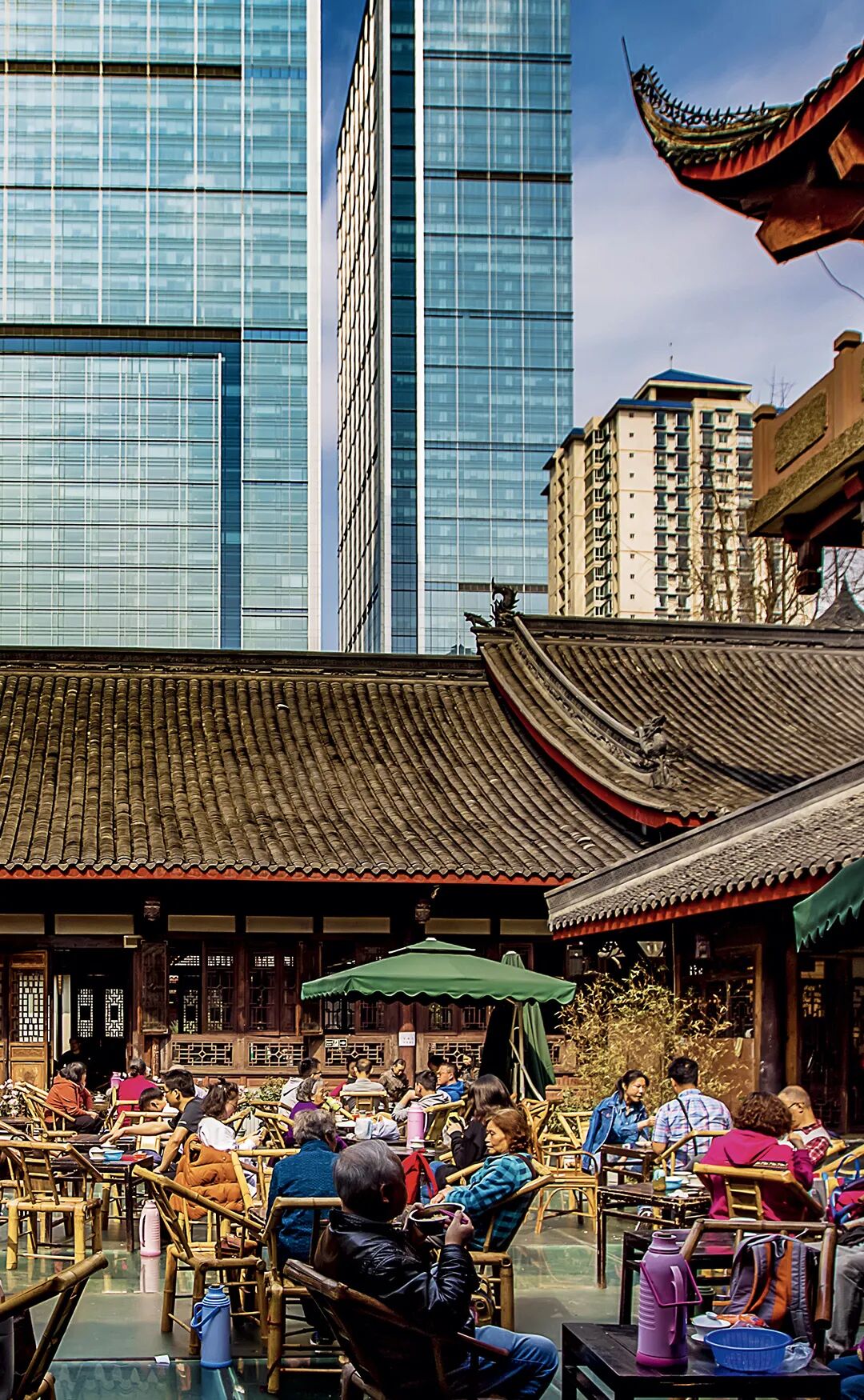 想来想去，只有成都