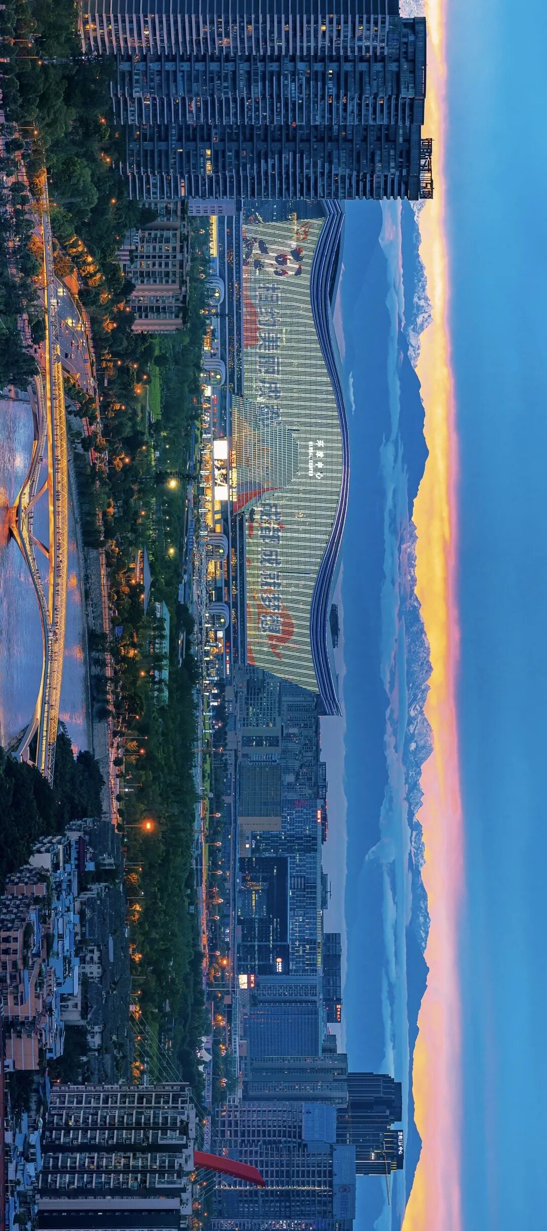 想来想去，只有成都