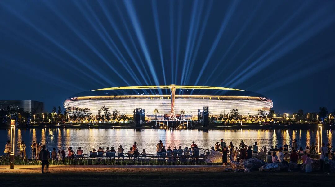 想来想去，只有成都