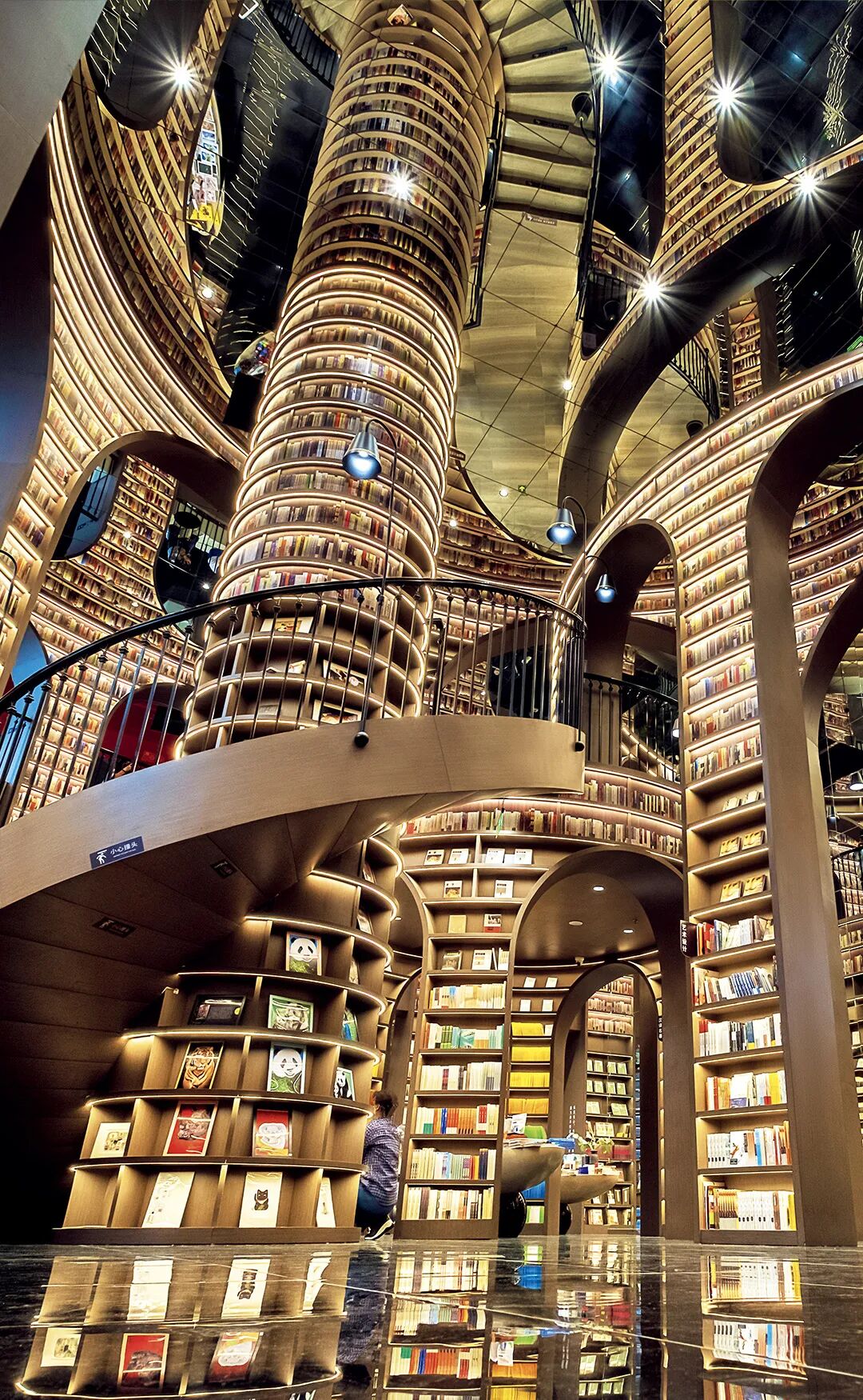 想来想去，只有成都