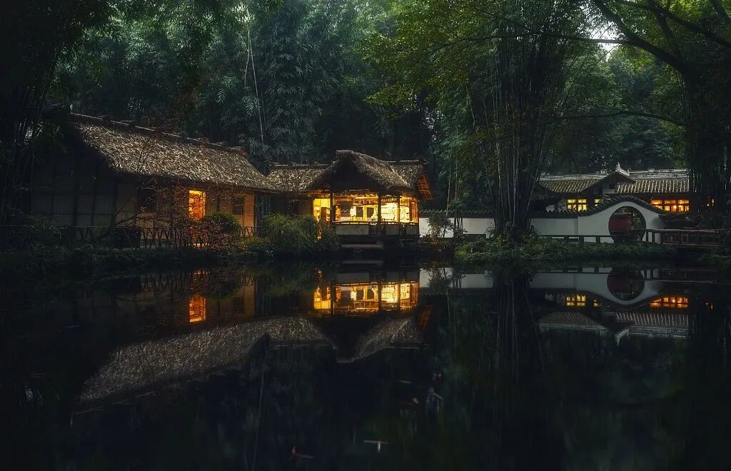 想来想去，只有成都