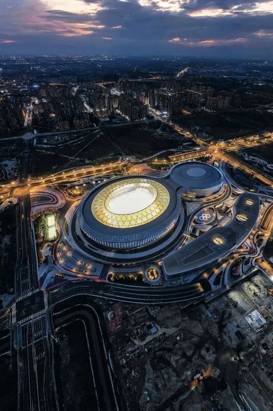 想来想去，只有成都