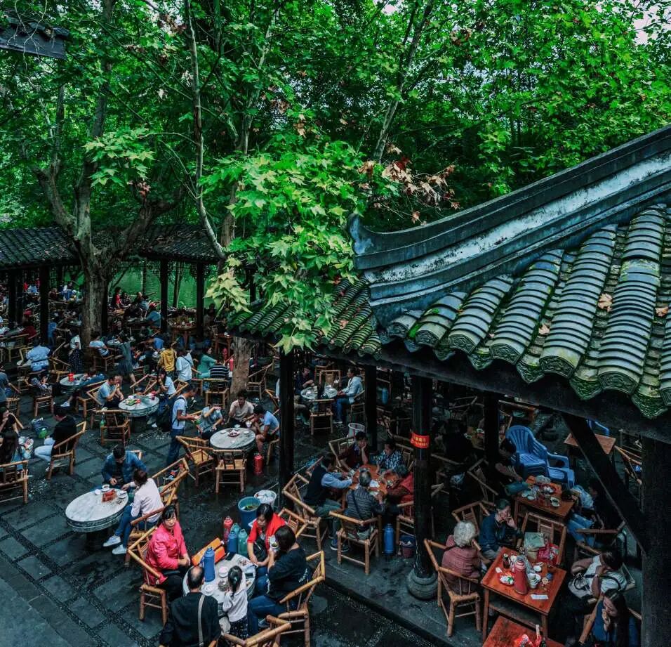 想来想去，只有成都