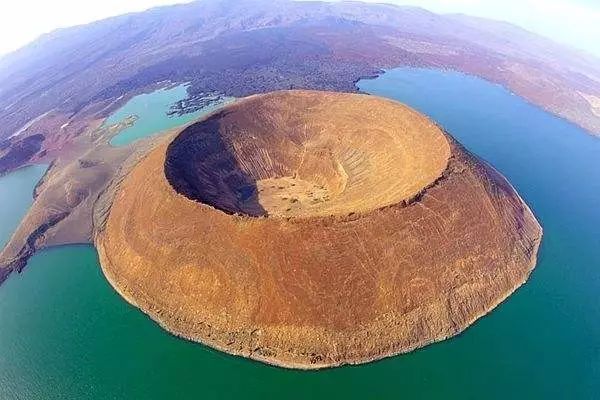 2025年世界上最震撼的66个自然奇观，地球太不可思议了！