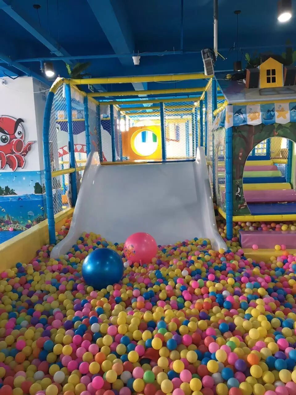 智能主题乐园能让小朋友在这里欢乐好久好久~定边咕嘟3元小火锅连锁店