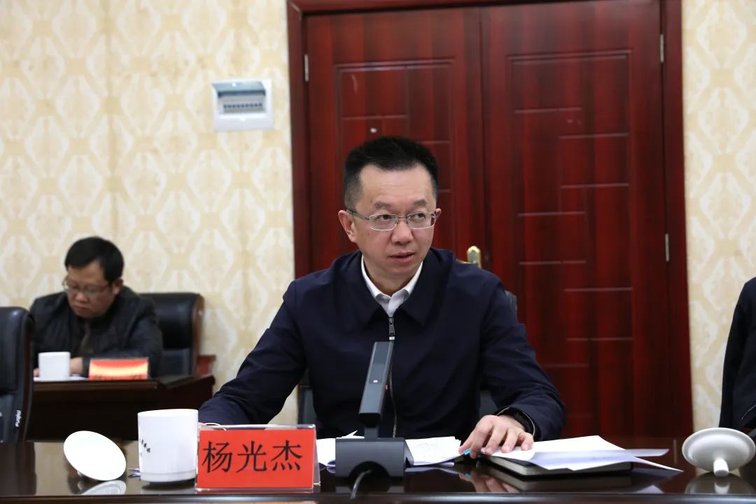 杨光杰到州人大常委会征求对政府工作报告的意见建议