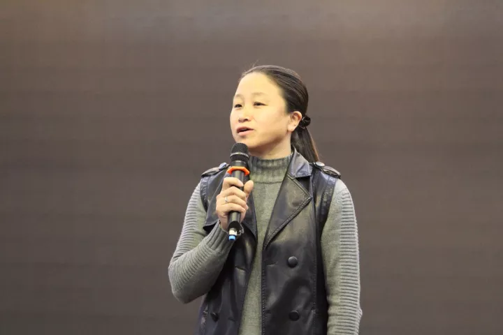 【真诚 信任 合作 共赢】 雨中国高召开G10年级家长会 【真诚 信任 合作 共赢】 雨中国高召开G10年级家长会