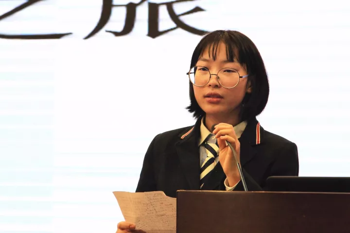 【真诚 信任 合作 共赢】 雨中国高召开G10年级家长会 【真诚 信任 合作 共赢】 雨中国高召开G10年级家长会