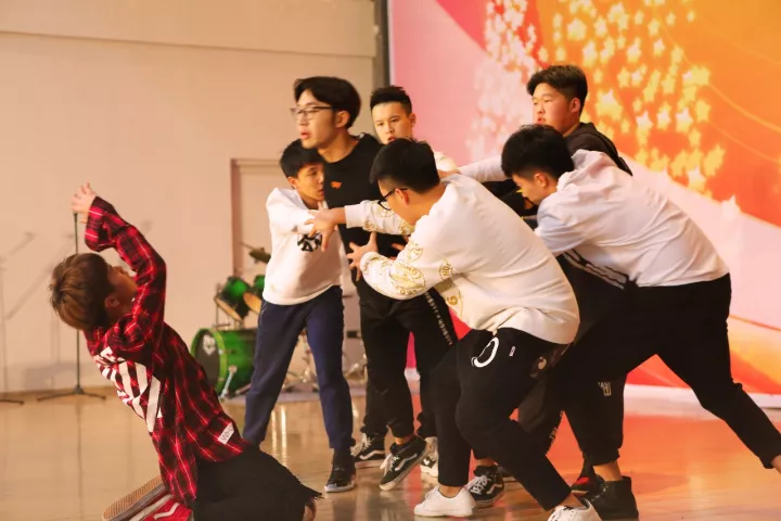 节目征集令 ▎雨中国高圣诞舞台,就等你了 节目征集令 ▎雨中国高圣诞舞台,就等你了