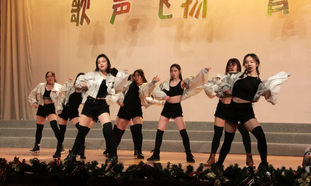 中西文化交融 ▎“诞愿有你”,我们的青春盛宴 中西文化交融 ▎“诞愿有你”,我们的青春盛宴