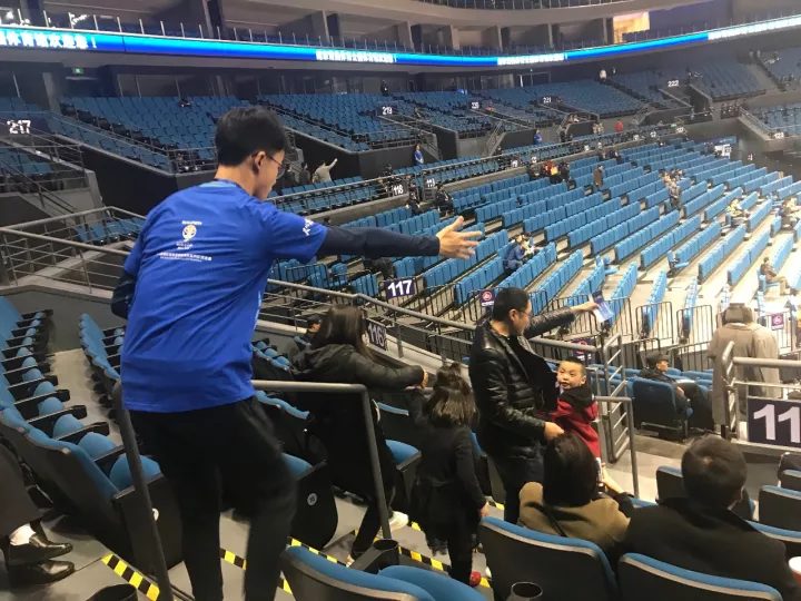 担任篮球世界杯志愿者:我们见证了中国队开门红! 担任篮球世界杯志愿者:我们见证了中国队开门红!