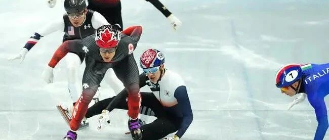 短道速滑4场比赛摔倒8人 现场记者大呼“心脏受不了”