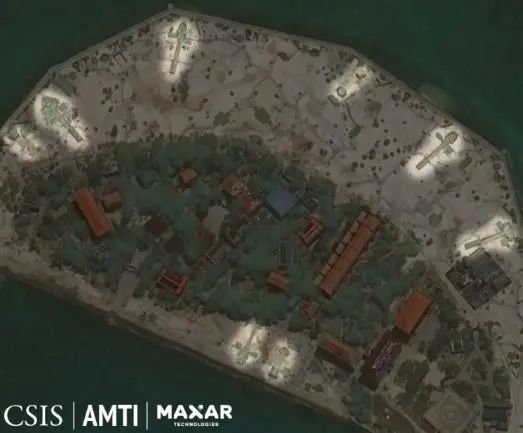 外媒：卫星图显示 越南在侵占的南海岛礁建防御系统