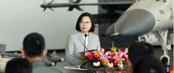 蔡英文宣称共军在“领空”上“耀武扬威”，台湾退役中将：你说错了