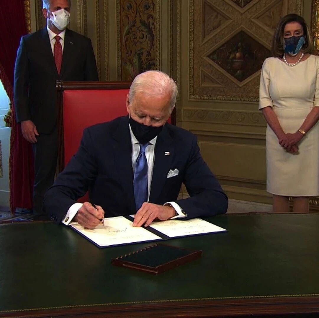 拜登总统的第1天：推翻17道政令 看了特朗普留的信