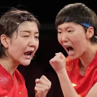 巅峰对决！陈梦完败王曼昱，摇头惋惜！手捧巨大水杯抢戏(附视频以及直播赛程)