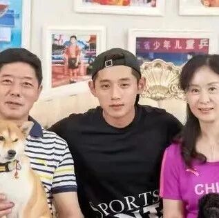 张继科晒山东豪宅，院中养鸡种树接地气，乒乓球室太抢眼