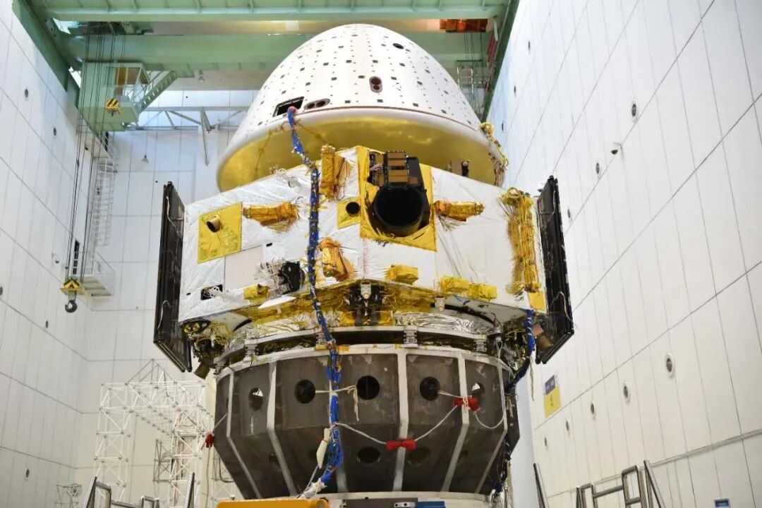 7月23日,"天问一号"探测器成功发射.