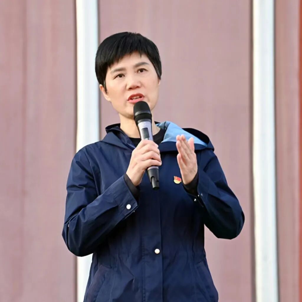 缅怀革命先烈上饶中学高一远航年级开展清明祭先烈远足活动