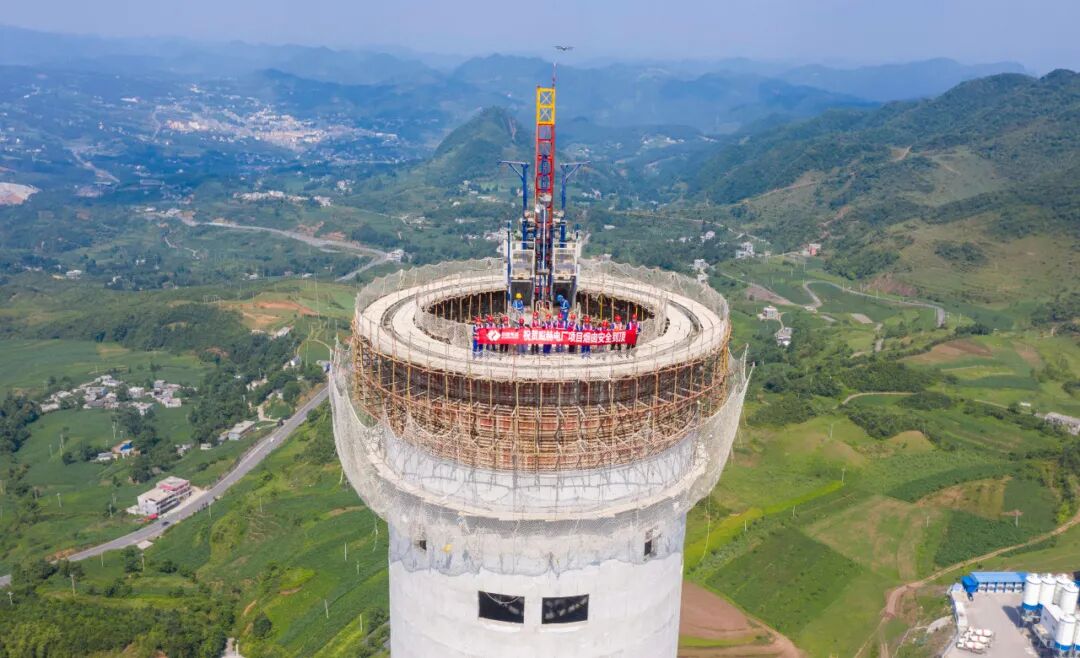 威赫电厂实现项目烟囱安全到顶