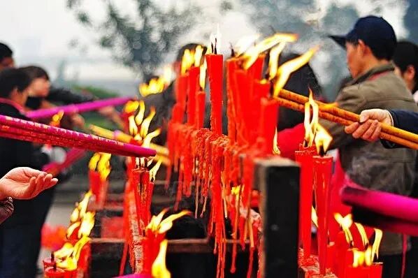 仙鹤神灯有哪些好处金蛇启瑞 新岁纳祥｜燃灯祈福有什么作用？_https://www.jmylbn.com_新闻资讯_第13张