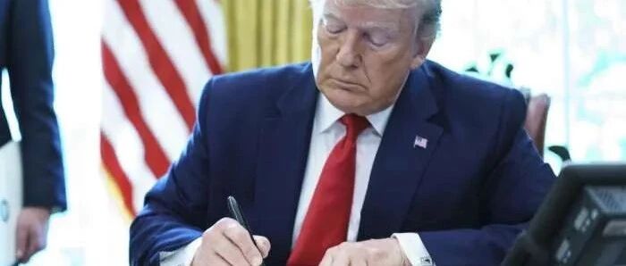 突发！特朗普再签行政令，打压31家中国企业！中国移动、海康威视等公司或受影响