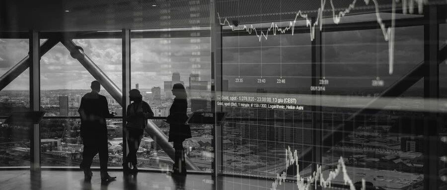 5万股东欲哭无泪，全国知名白酒股突遭“ST”，超4亿资金被占用，网友：“这帽戴得猝不及防”！