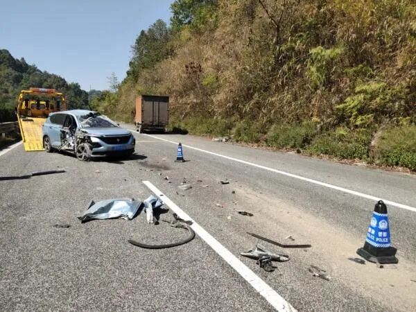 车开烂才知:高速犯困不靠喝红牛!使用"笨"招,瞌睡就"消失"