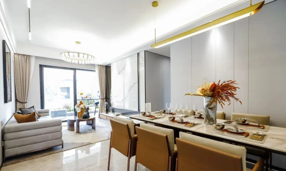 引进培英中学落地白云湖，招商电建南国雍云邸76-105㎡，总价225万起！