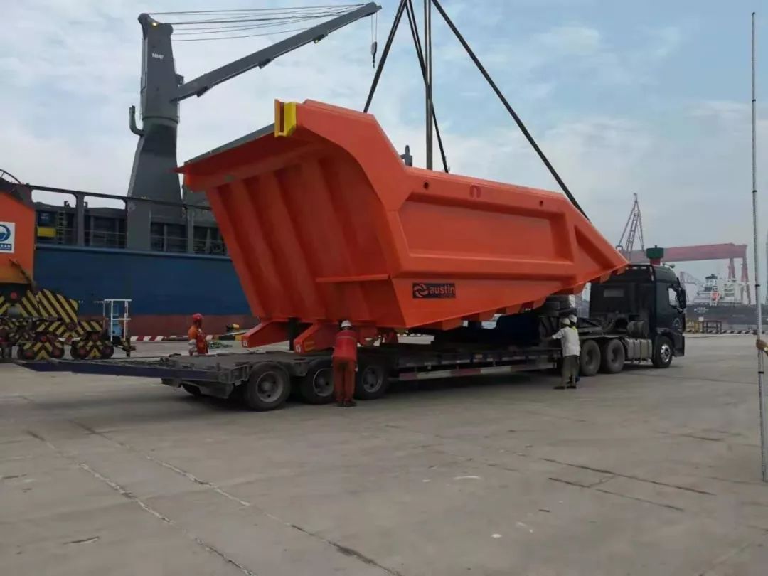 天津临港港务集团完成首批蒙古国出口澳大利亚矿车项目