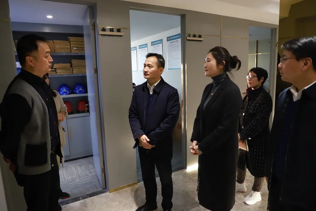 杨育星到塘山镇走访调研重点企业 - 青山湖区人民政府