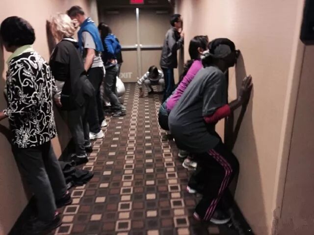 找一面墙，这样做一做，腰腿痛、脱发、失眠、便秘....统统有效！