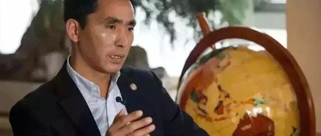 北大高材生将70岁患癌父亲骗到国外，从4千米高空跃下，结局出乎所有人意料……