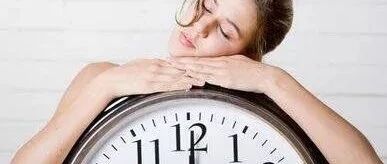 熬夜是人生最亏本的投资，这才是2021年度最扎心广告！