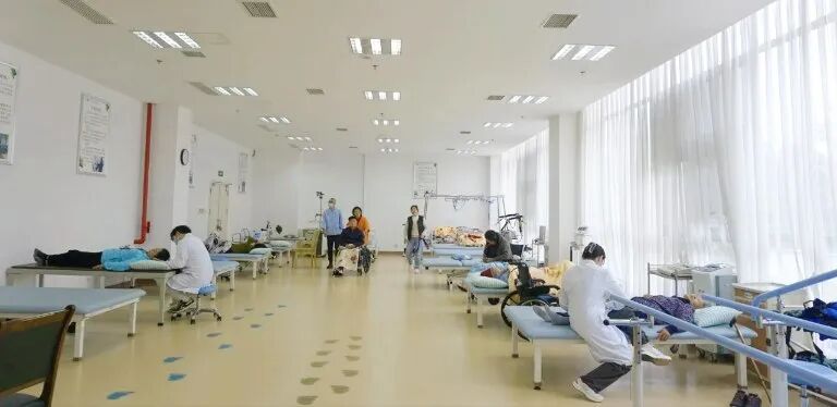 下肢关节康复器怎么用【健康科普】安全行走的“伴侣”，康复医生教您正确使用助行器_https://www.jmylbn.com_新闻资讯_第9张