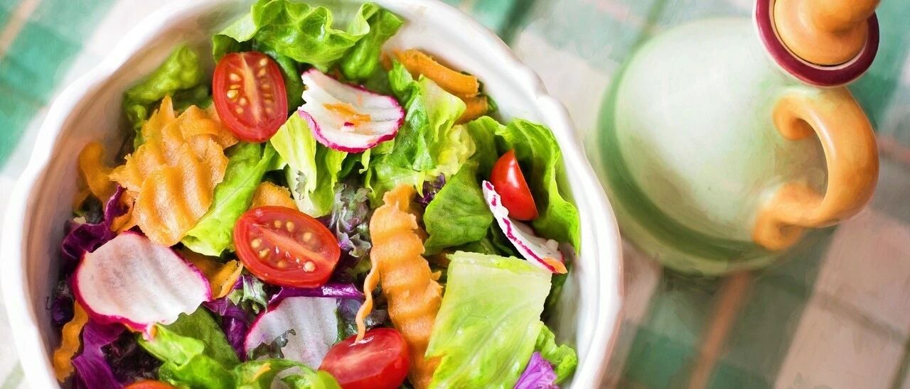 一道凉菜放倒一家4口，食源性疾病高发季，如何防患未然？