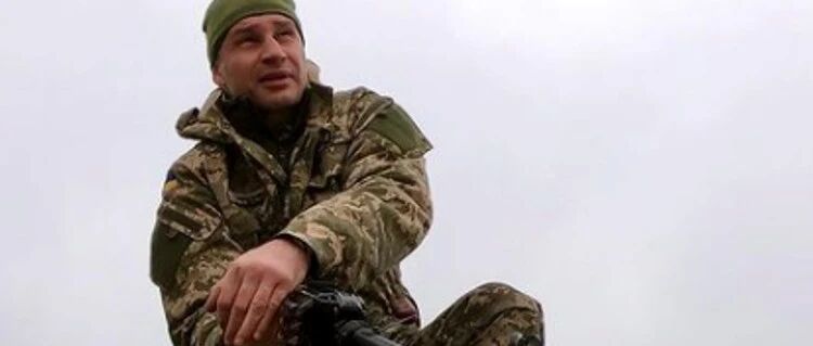 基辅市长克里琴科拿起机枪上战场？乌克兰蛇岛13勇士牺牲？俄乌冲突实时较真更新中