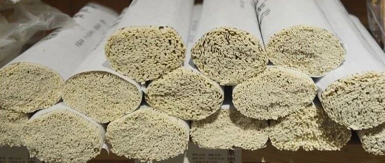 “三种挂面都得扔，面条厂员工都不吃”，这说法可信吗？