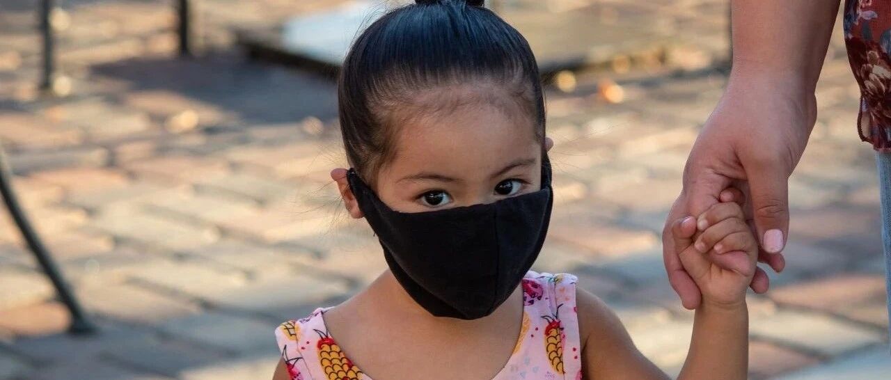 家长圈传武汉小学流感高发，原因是老师不让戴口罩，这么说对吗？