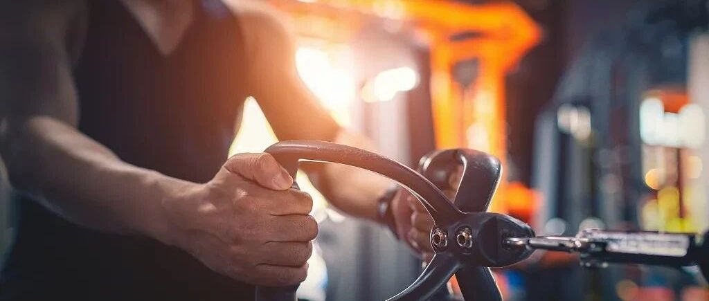 “青年男子健身拉伸了脖子，结果脑中风”，千万不要让人按摩你的脖子？