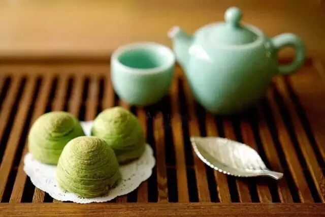 茶点与传统点心相比较而言,制作更加精美,注重茶点的色彩与造型,讲究