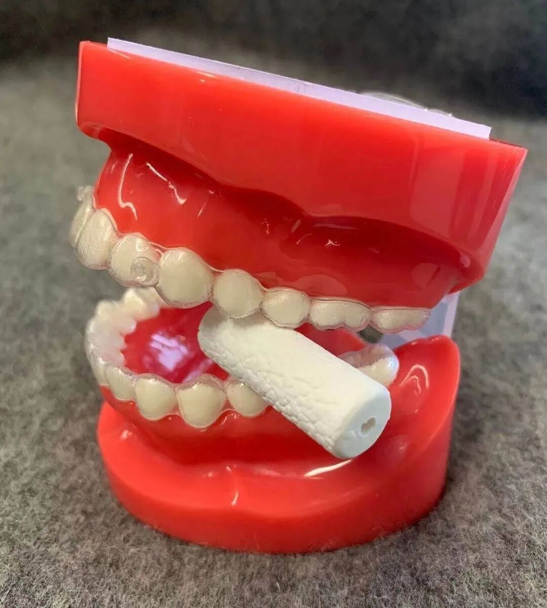 牙科材料硅胶怎么用隐形矫正中，咬胶如何正确使用_https://www.jmylbn.com_新闻资讯_第14张