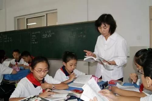 国家再次明确:这些人的工资不得低于公务员!