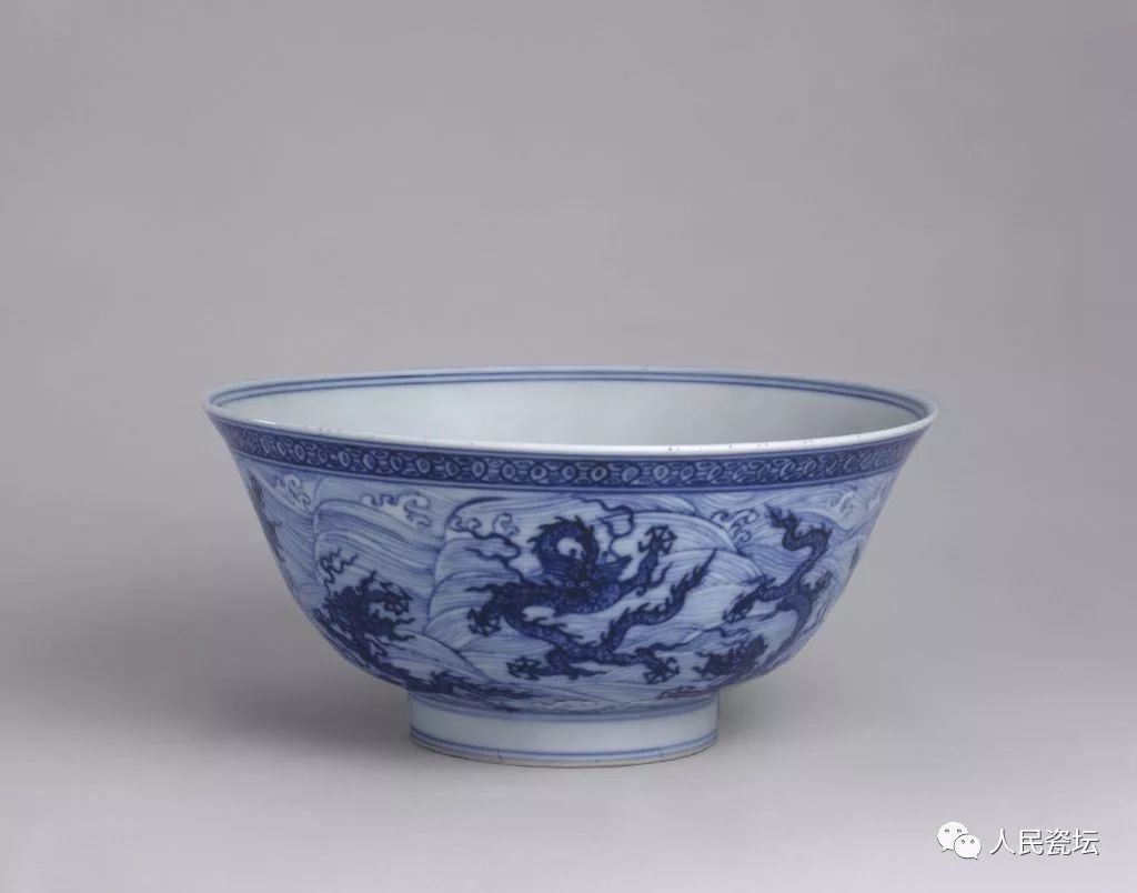 中国 大明成化年製  青花飛蝶文小壺 中国 大明成化年製 青花飛蝶文小壺 中国 大明成化