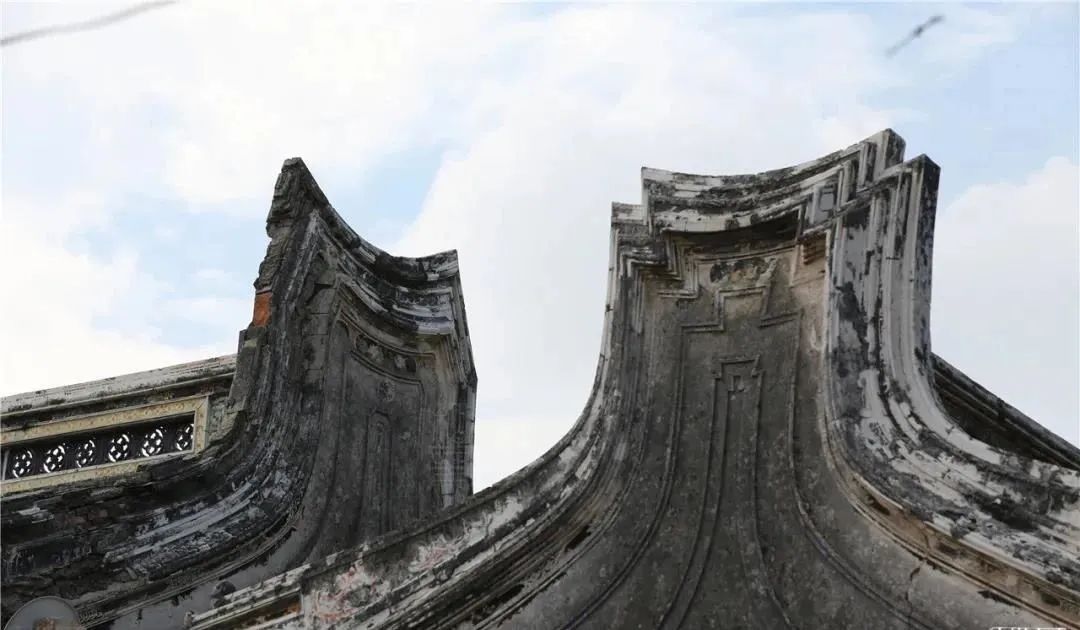 山墙是指建筑物的什么_山墙是指建筑物的_建筑山墙是