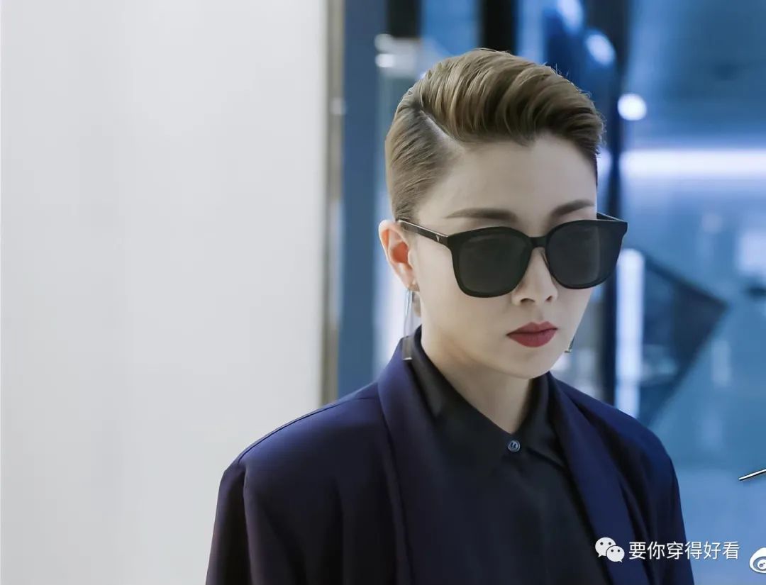 殷桃时尚封面曝光 气场红唇演绎复古港风-微信头条网 殷桃时尚封面曝光 气场红唇演绎复古港风